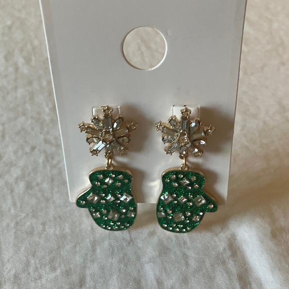GAP: Green/Gold Tone Mitten  Earrings- Snowflakes- Christmas - Picture 9 of 13